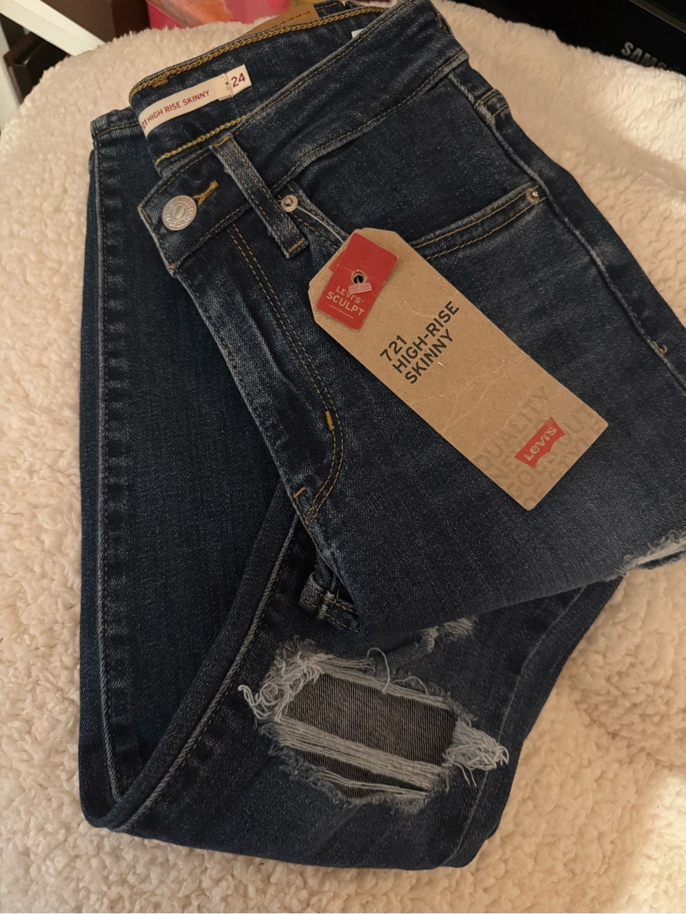 Levi's 721 High-Rise Skinny Jeans - dark blue wash with distressed knee